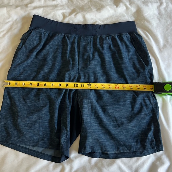 Lululemon, T.H.E Linerless Short 9” - Picture 4 of 5